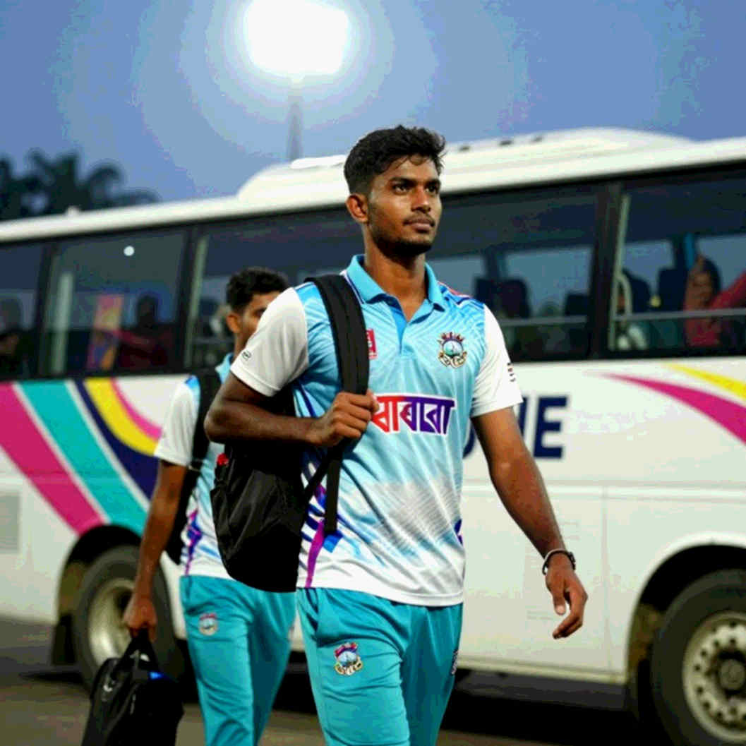 ওল্ড ট্র্যাফোর্ডের নীরব হিসাব: অ্যান্ডারসনের বিদায়ে কাউন্টি ক্রিকেটের আসল প্রশ্ন