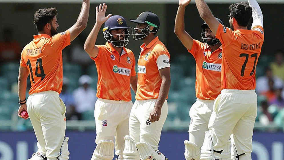 বাবর-রিজওয়ানের টি-টোয়েন্টি ফেরা: ফারহানের কূটনীতি আর সিলেকশনের নীরব হিসাব