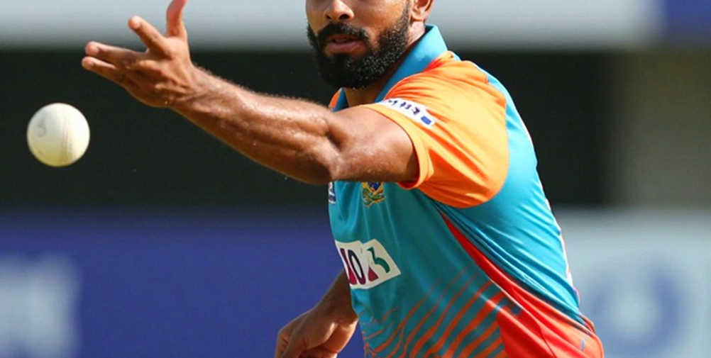 ক্রলির এক বছরের চুক্তি, হারানো কেন্দ্রীয় মর্যাদা: রূপান্তরের সংকট যেখানে ফ্রেমে ফ্রেমে ধরা পড়ে