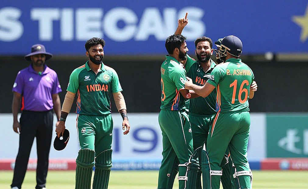 Muqeem Out, Sadaqat In: Lahore's Pitch Report as Pakistan's Tactical Mirror